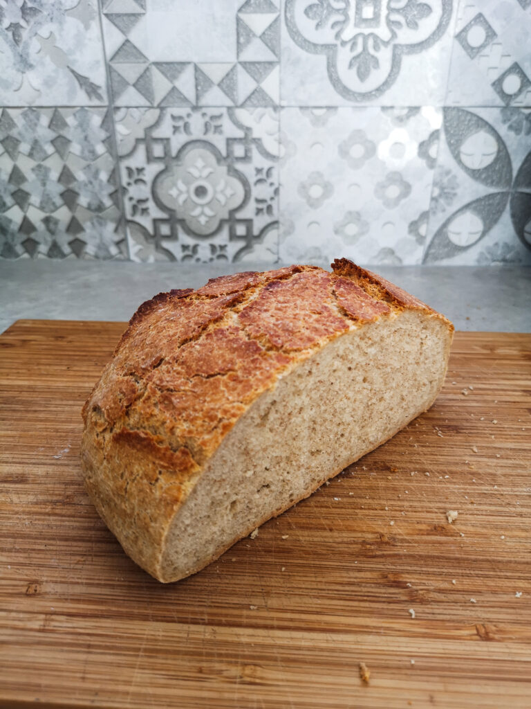 szybki domowy chleb na drożdżach 4 składniki